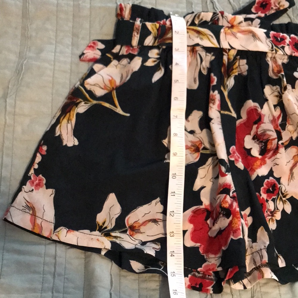 Minit Fashion! Front Tied Fabric Flowy Elastic Floral Shorts NWOT! - Picture 12 of 12